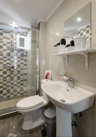 Bright Spacious Two-Bedroom Apartment 塞萨洛尼基 外观 照片